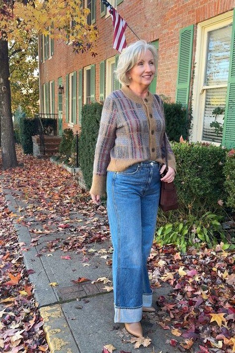Grey plaid shirt relaxed jeans grey plaid shirt blue jeans 60s street - fall outfit idea for women over 40