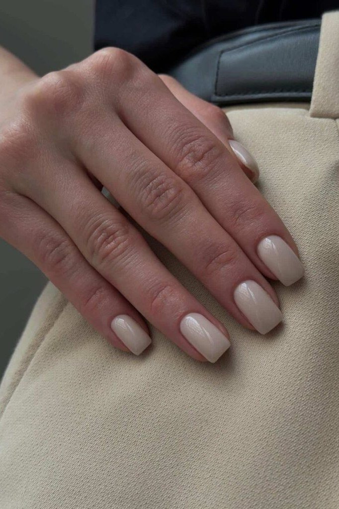 Greige taupe short nails with handbag, sophisticated nail design for women over 50