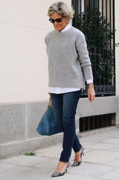 Casual fall outfit for women over 60: navy sweater, white sneakers, dark jeans