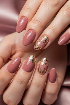 Short Mauve Almond Nails with Gold Glitter Accents, elegant mauve nail idea for women over 60
