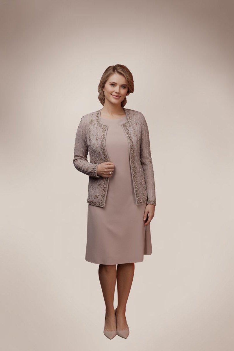 Taupe skirt suit taupe suit jacket matching skirt 40s studio - fall outfit idea for women over 40