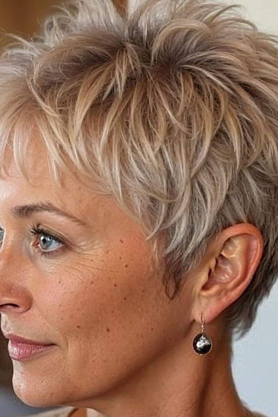 Blonde textured pixie with piecey crown