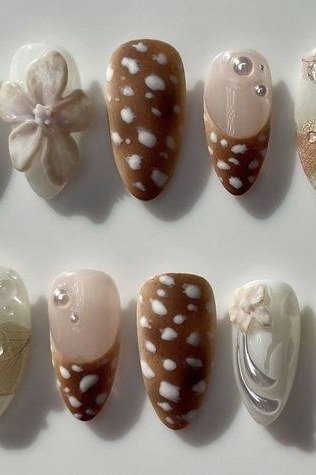 White and brown spotted press-on nail set with 3D flowers