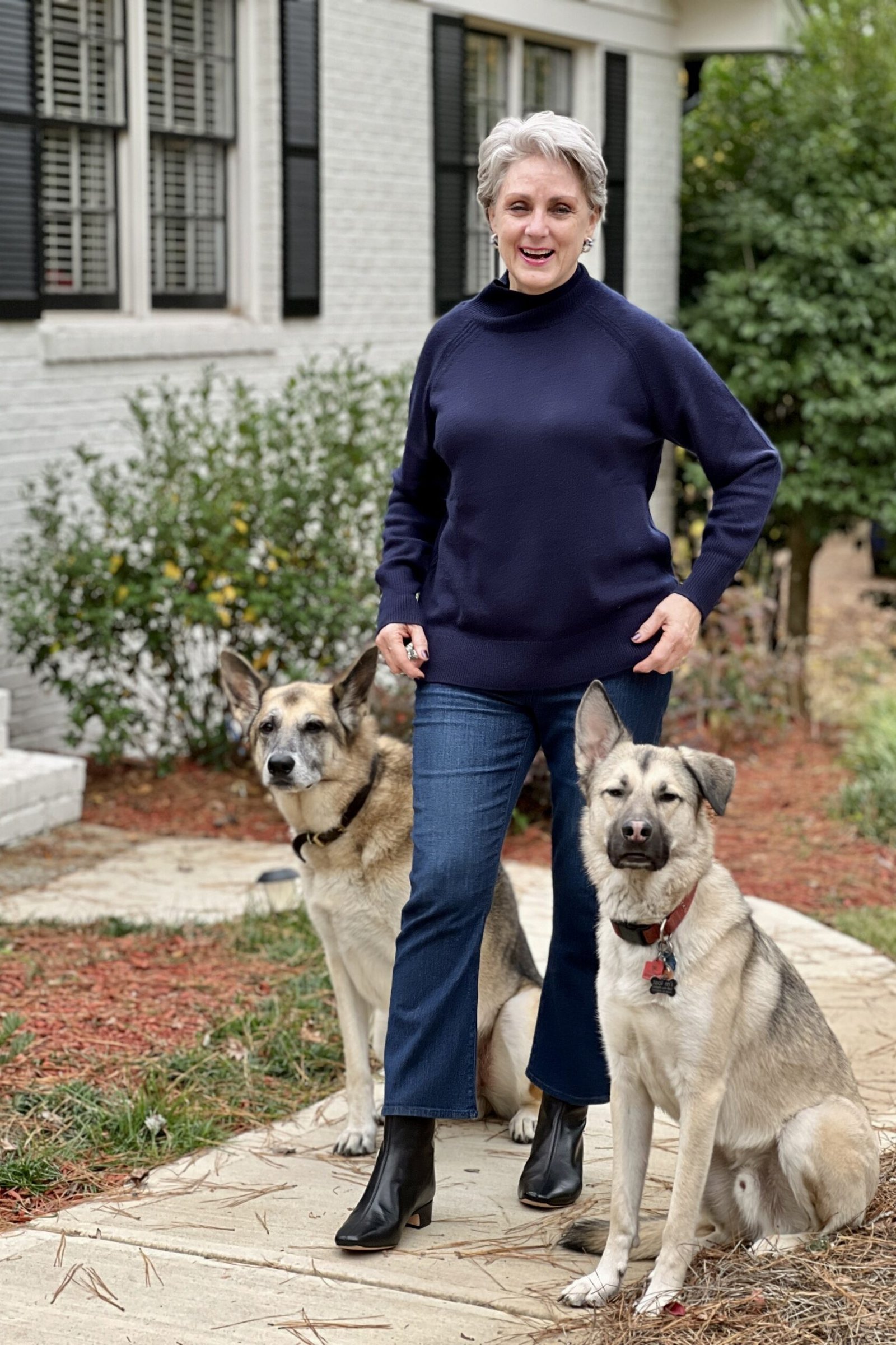 Easy casual outfit idea for women over 50: navy turtleneck, jeans, and boots, older woman everyday style
