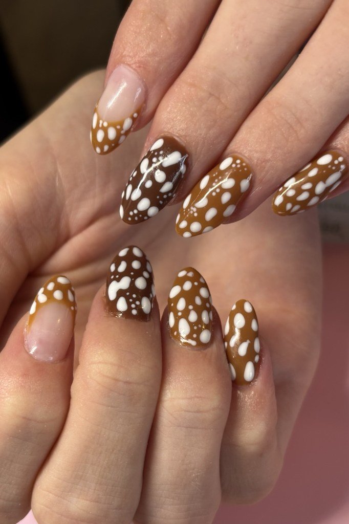 Caramel fawn spotted nails glossy finish fall nail design