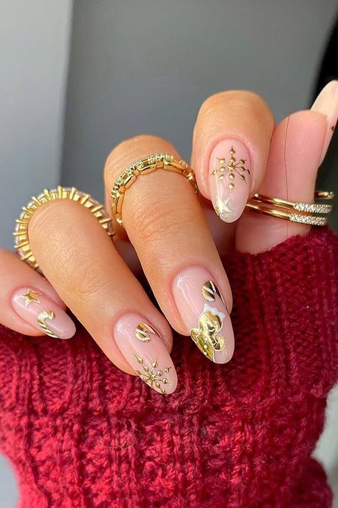 Nude with gold art, red sweater - Christmas nail design for older women