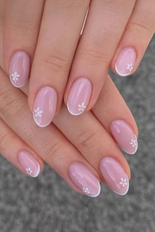 Pink French manicure with white daisy nail art