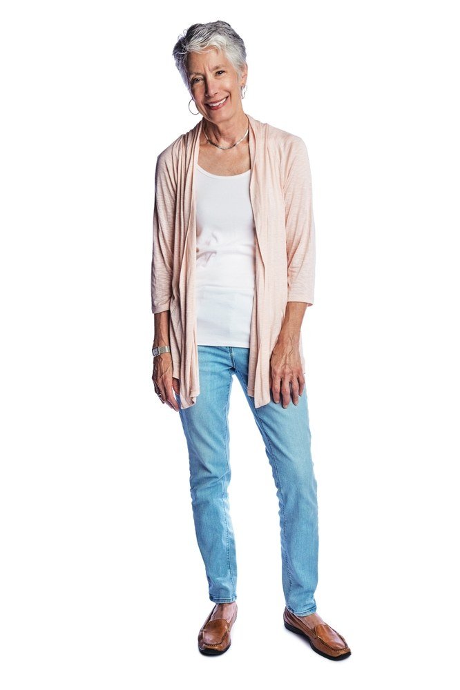 Easy casual outfit idea for women over 50: blush cardigan, white top, and jeans, older woman everyday style