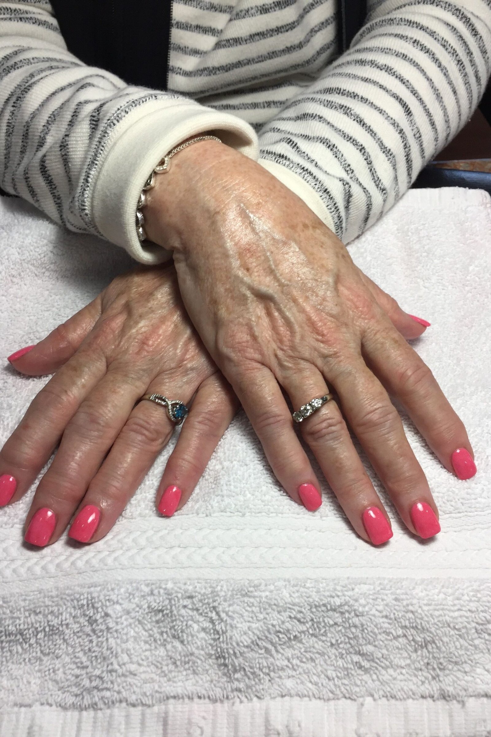 Sunset Coral Round Nails, best nail colors for 50 year olds