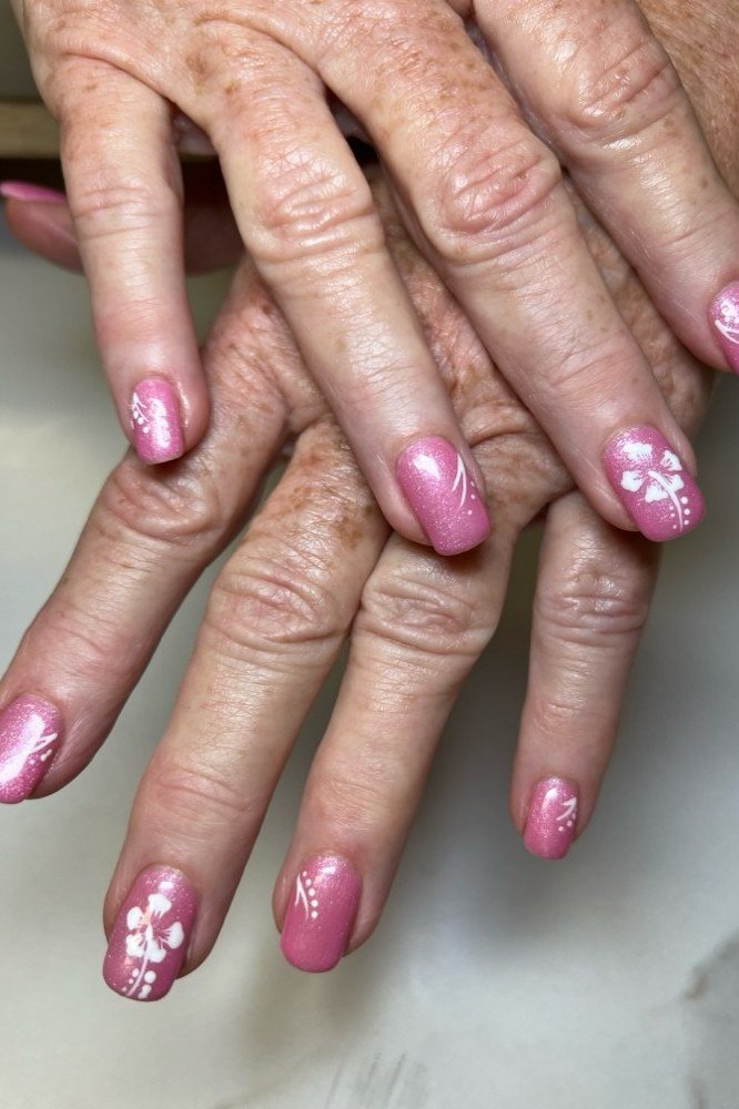 Pink Polish with White Daisy Nail Art, best nail colors for 50 year olds