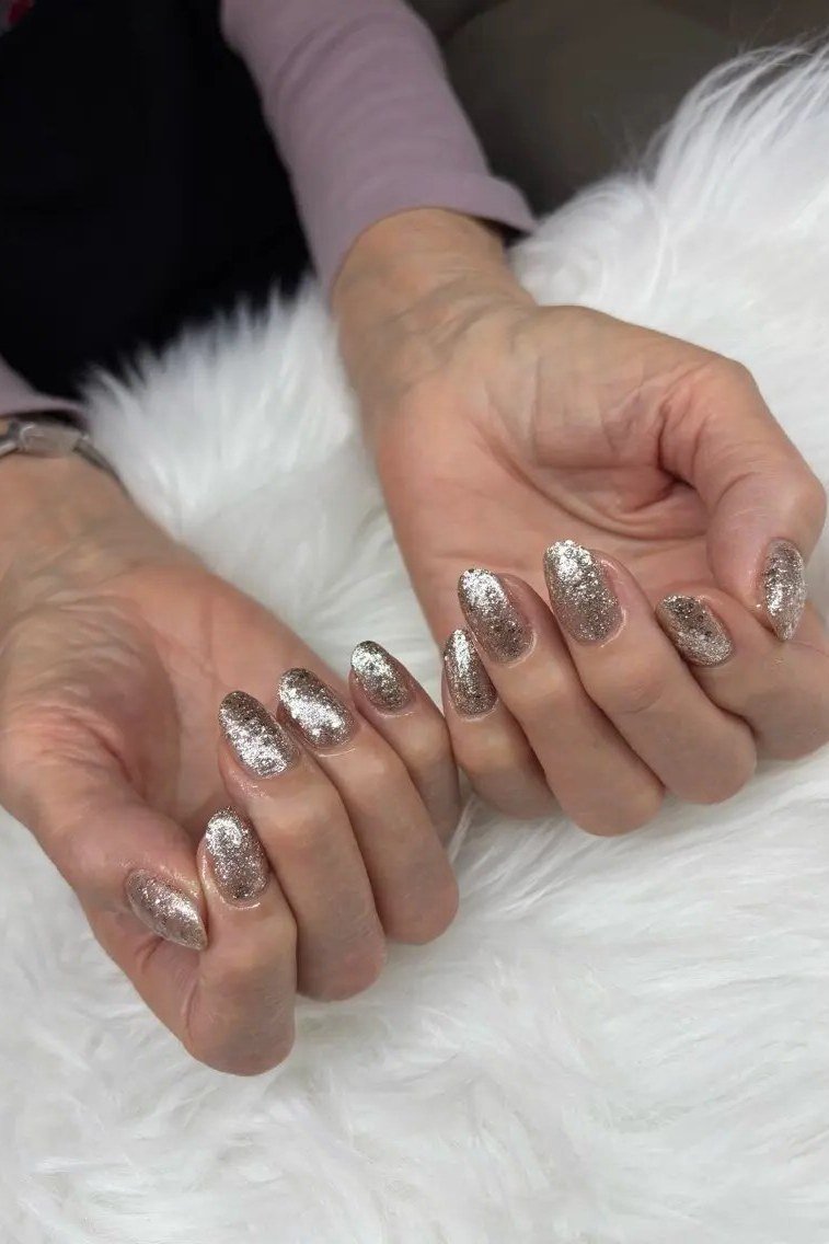 Silver Chrome Short Nails, best nail colors for 50 year olds