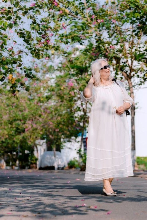 Simple white short-sleeve midi dress on city street