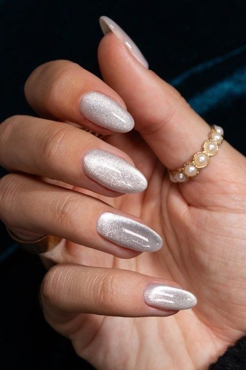 Silver-White Cat-Eye Velvet Almond Nails, cashmere velvet nails for women over 50