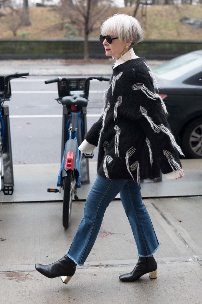 Black and White Poncho Cardigan with Jeans, elegant winter outfit for women over 60