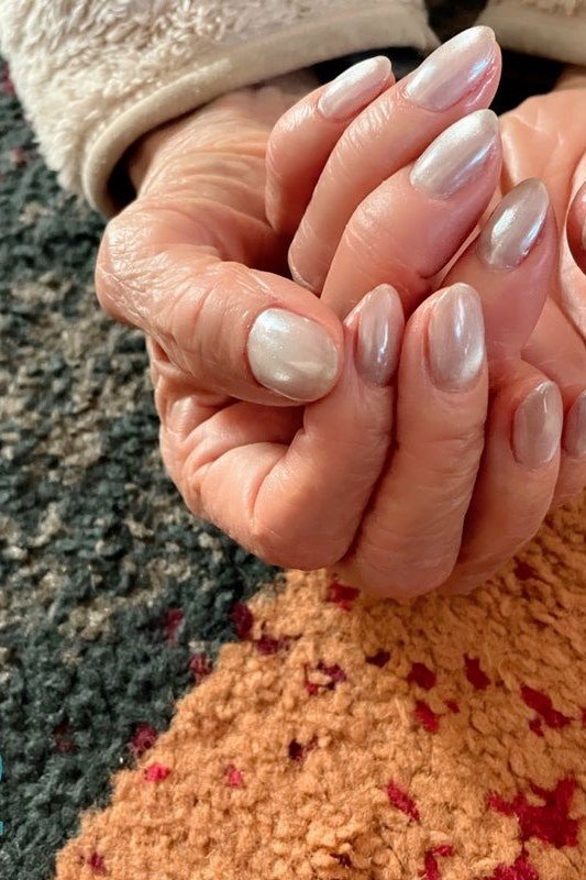 Champagne Pearl Oval Nails - champagne pearl oval nails on orange knit - elegant nail idea for women over 40
