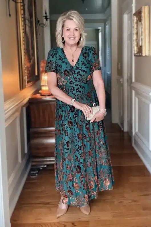 Fall dinner outfit for women over 50: teal floral maxi dress, indoor hallway