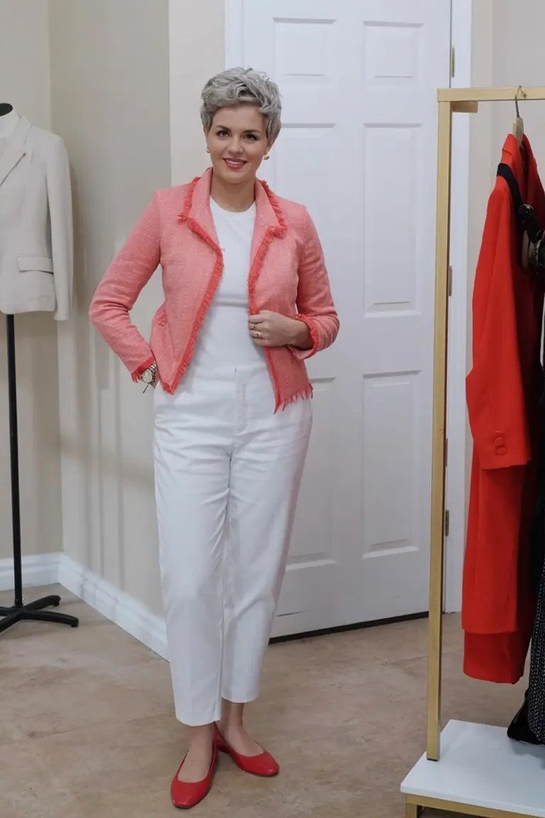 Fall dinner outfit for women over 50: coral blazer with white top and white trousers, red heels