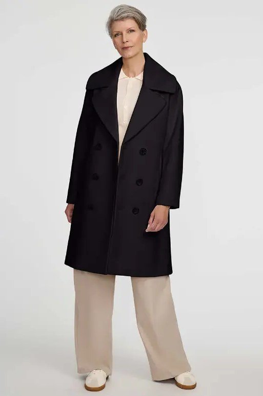 Fall dinner outfit for women over 50: black coat with cream top and beige wide-leg trousers