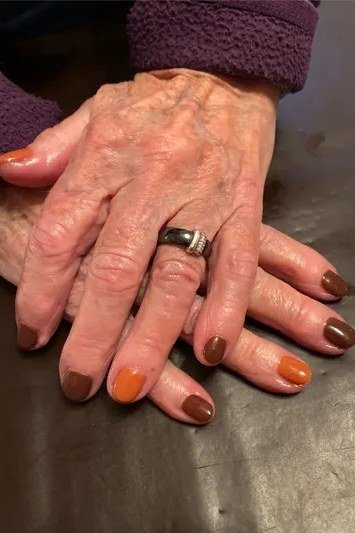 Rust orange ombre nails blending burnt orange tones