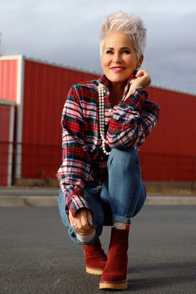 A red-and-black plaid shirt with jeans and rust ankle boots is pure fall charm. The colors feel made for the season. Short white hair looks striking against bold plaid. Wonderful for farm visits or country drives.