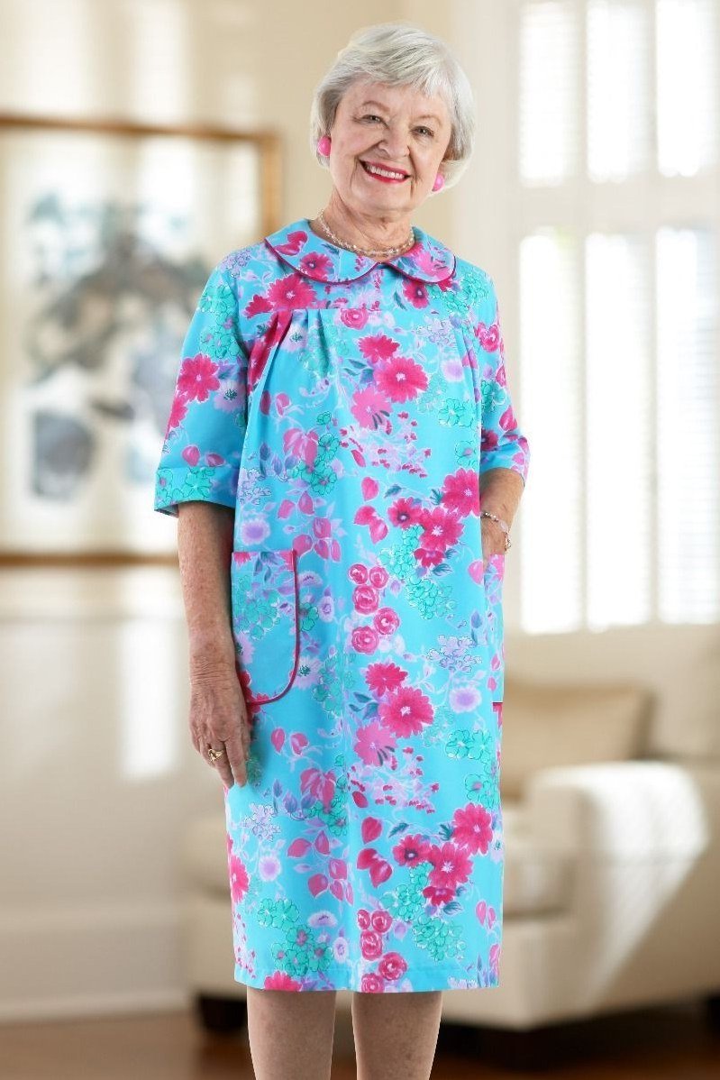 Turquoise sheath dress with pink blooms, living room