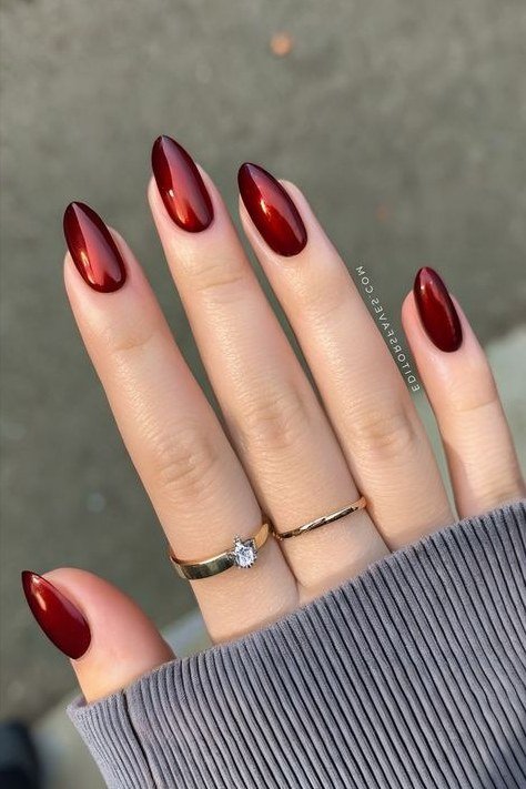 Cool grey and cherry red chrome almond nails, grey ribbed sleeve