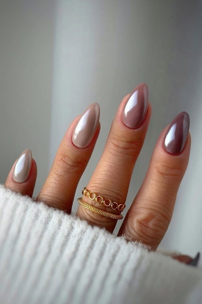 Mauve silver chrome almond nails with delicate gold rings