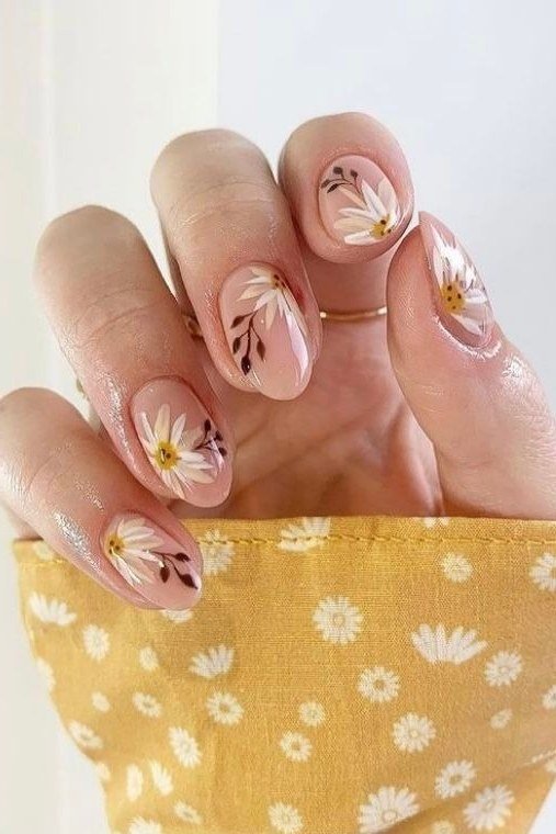 Daisy field nail art pattern for women over 50