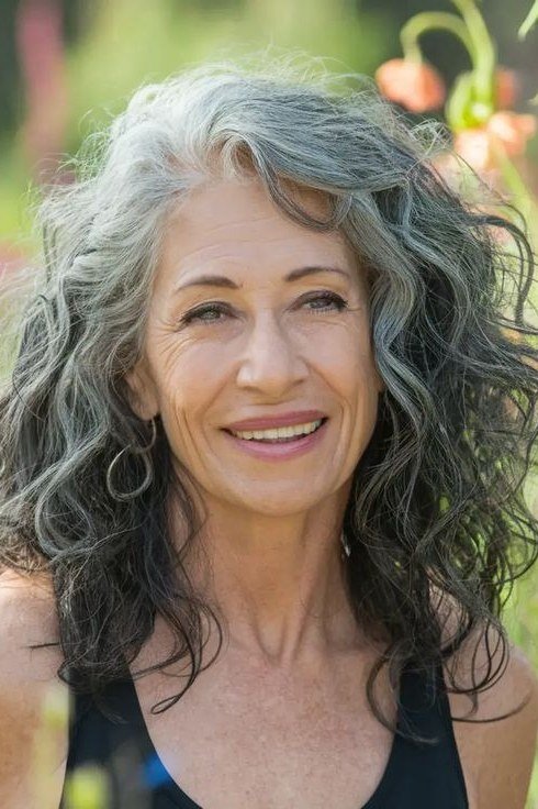 silver-grey long wavy hair, effortless volume, front view, low-maintenance hairstyle for women over 40