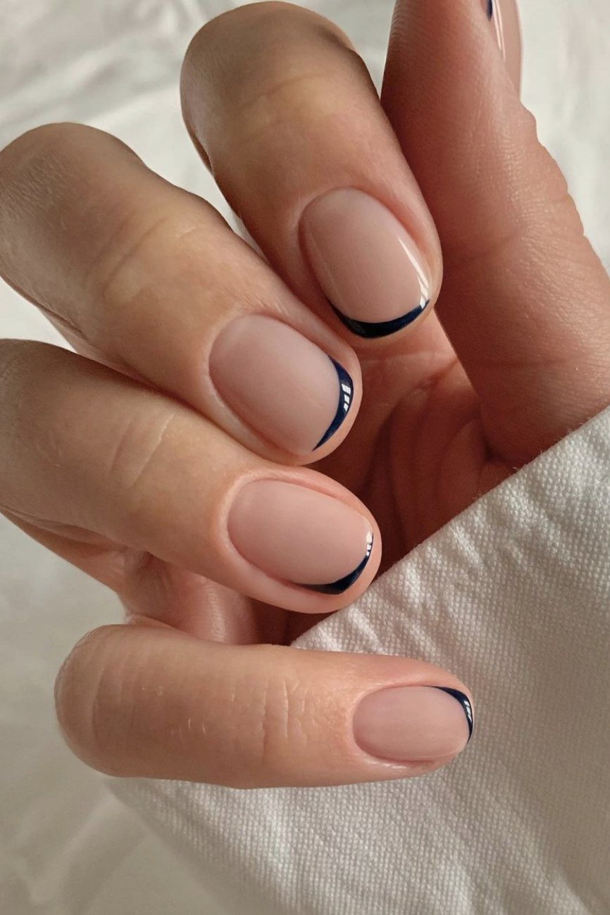Minimalist Black Edge - micro french manicure with ultra-thin tip line, elegant nail design for women over 50