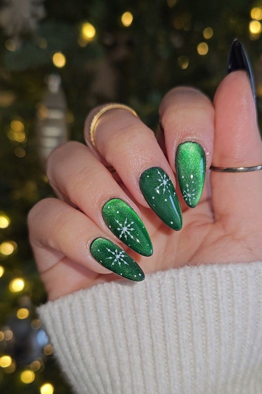 Emerald glitter almond nails for women over 50 - classy winter nail idea 26