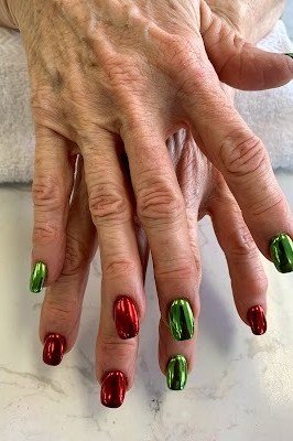 Emerald Green and Red Chrome Short Nails - manicure idea for women over 40