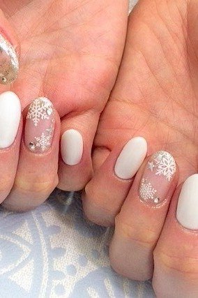 Glossy white nails with silver glitter accent nails, simple winter manicure