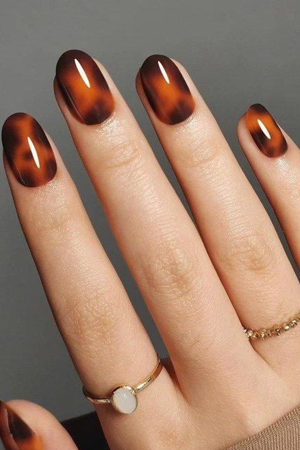 Amber Tortoiseshell Gradient on short oval nails for women over 60