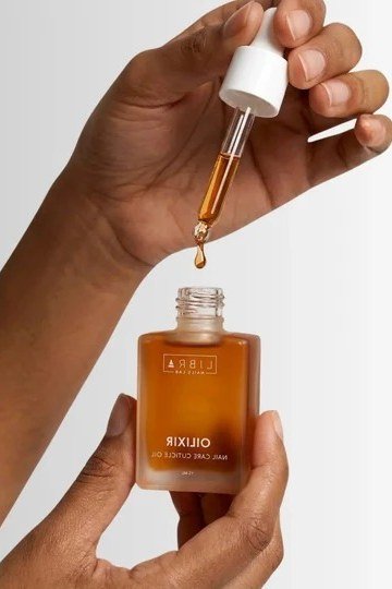 Choose a Rich, Golden Oil for women over 60 - simple nail tip 39