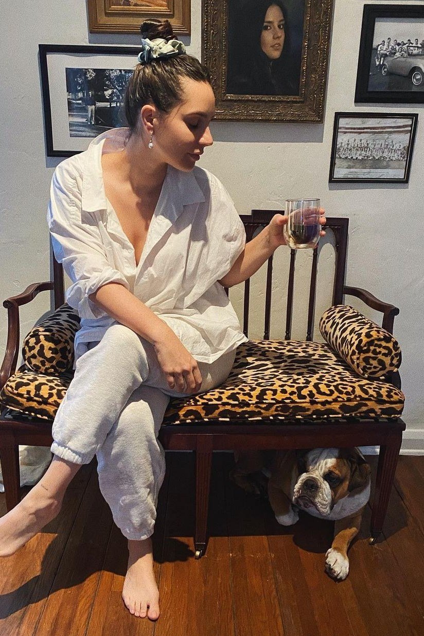 White shirt with light linen pants, relaxed warm-weather outfit for women over 60