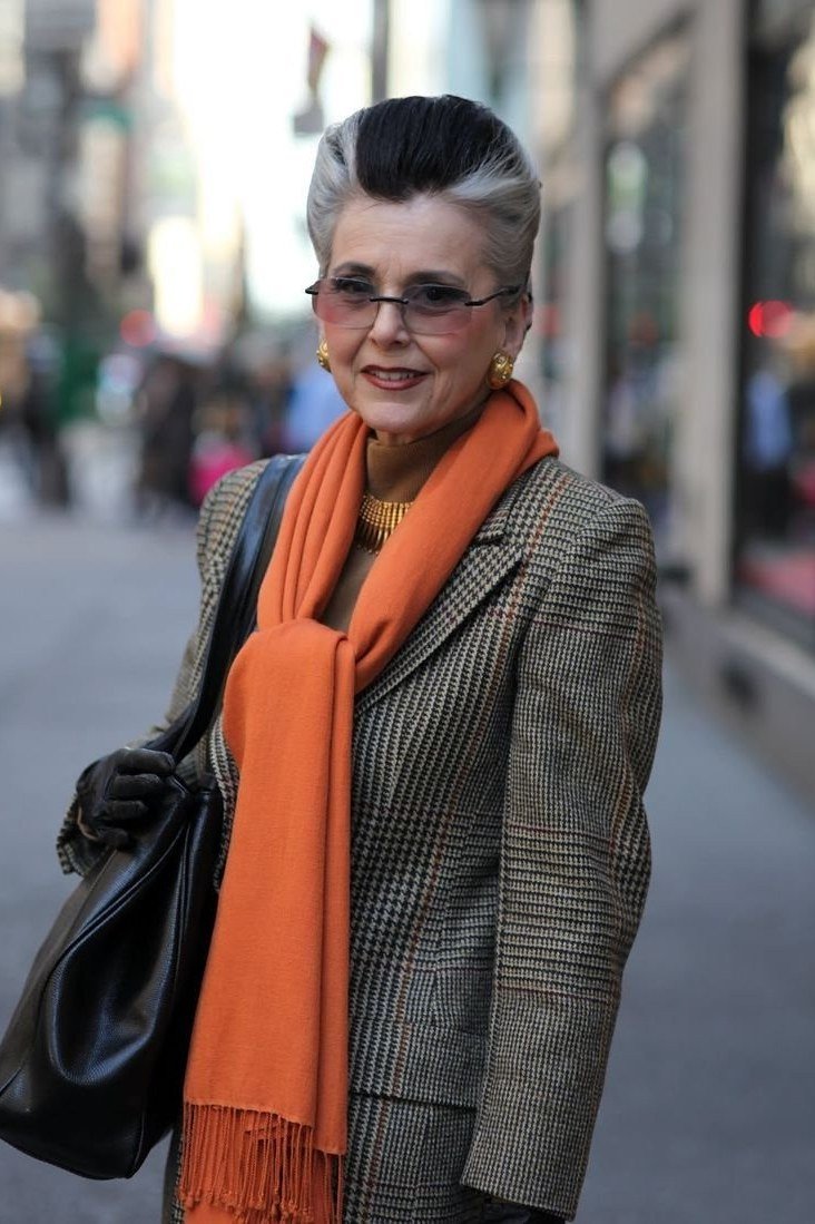 october outfits for women over 60: gray tweed coat burnt orange scarf gloves