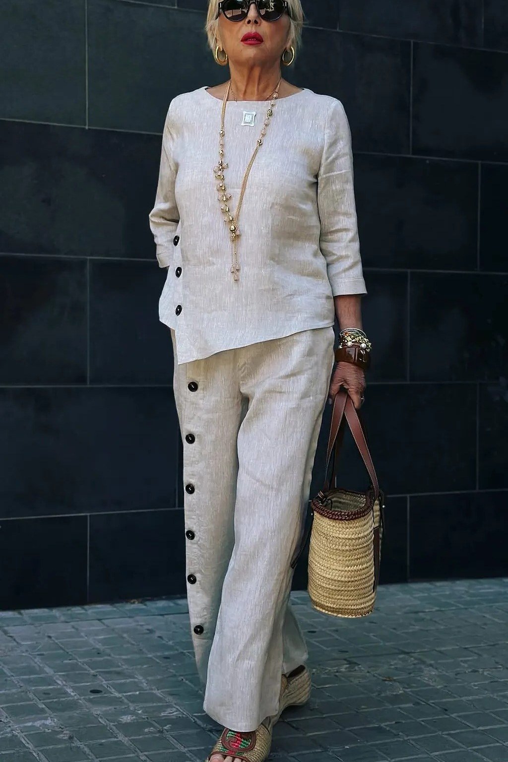 Trendy outfit for women over 70: white top + white wide-leg + long necklace