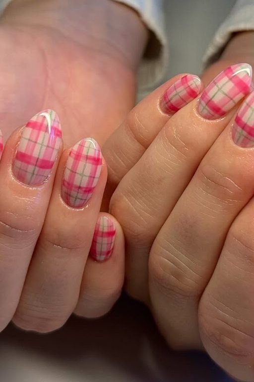 Pink and white gingham on short round nails
