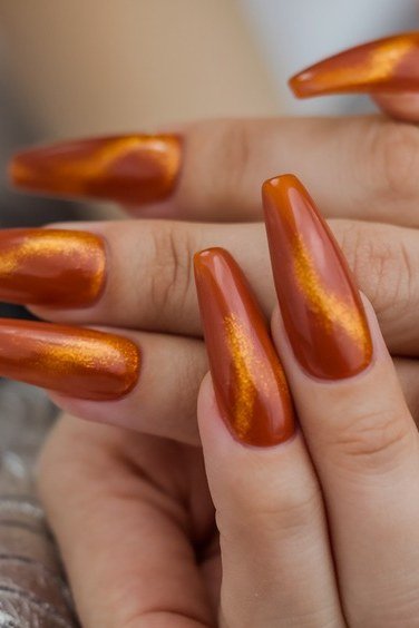 Burnt orange cat-eye coffin nails, modern fall nail design