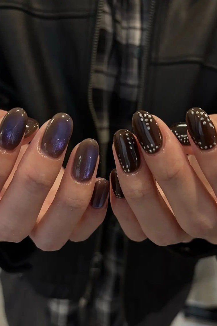 Bronze cat-eye almond nails with gold rings, elegant fall nail art