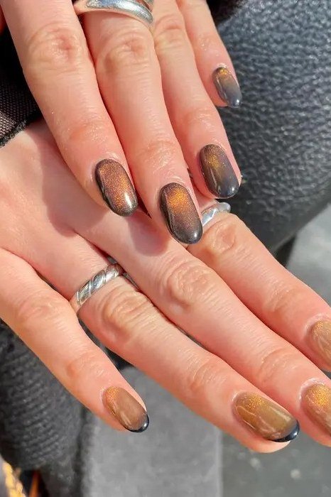 Bronze and champagne cat-eye almond nails, luminous fall nail design