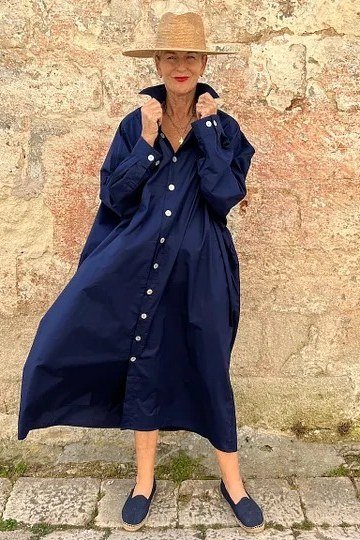 Navy billowy maxi shirt dress for women over 60: flowing long-sleeve style with a straw hat and espadrilles