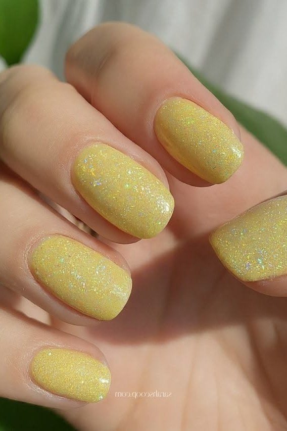 Sunny yellow nails with holographic glitter sparkle, short summer glitter nails
