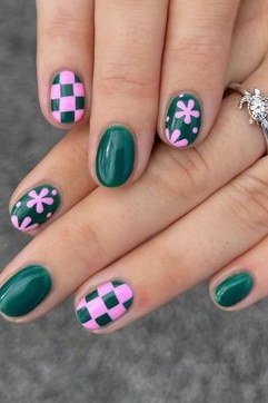 Dark teal nails with pink teal checkerboard and pink daisy nail art, retro summer nails