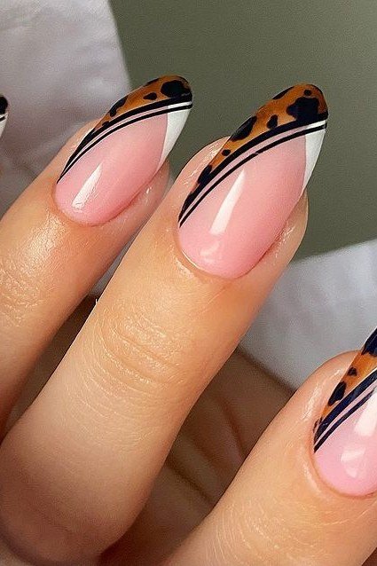 Tortoiseshell nail design: Double-Line Tortoise French for women over 50