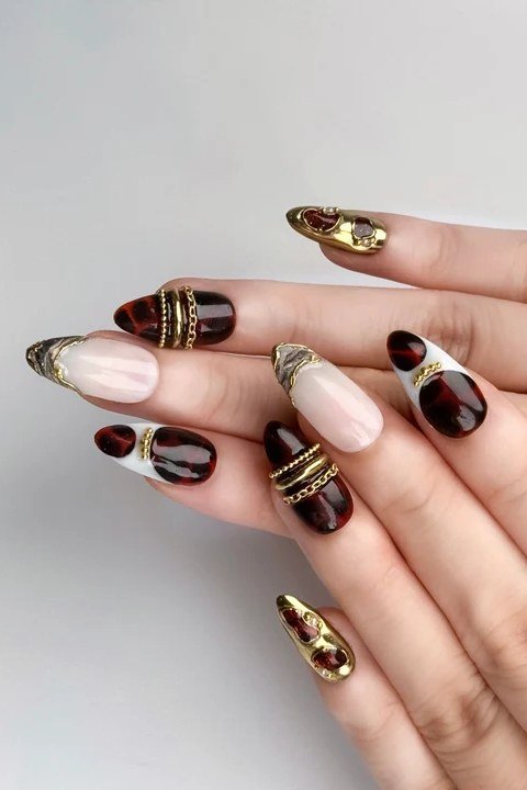 Tortoiseshell nail design: Stiletto Tortoise with Gold Tips for women over 50