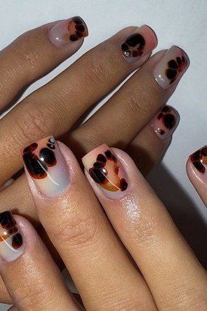 Tortoiseshell nail design: Classic Almond Tortoise, Two Hands for women over 50