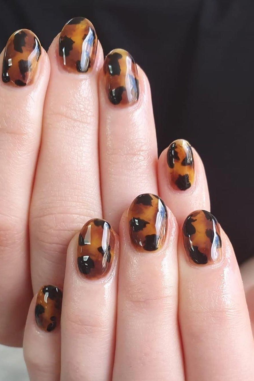 Tortoiseshell nail design: Short Squoval Classic Tortoise for women over 50