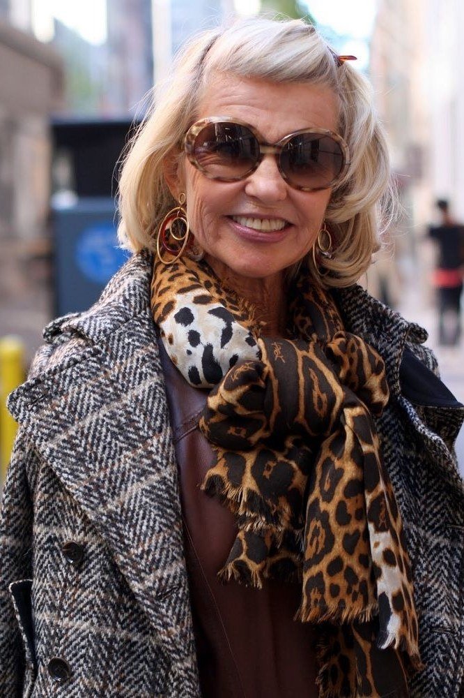 Winter outfit idea 55 for women over 60: tweed coat with leopard scarf, city